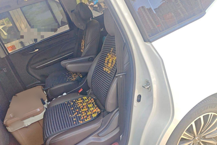 广汽传祺 传祺M6 2019款 270T DCT尊享版（七座）国VI中控内饰7004