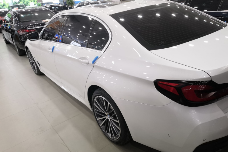 宝马5系 2023款 530Li 领先型 M运动套装车身外观4