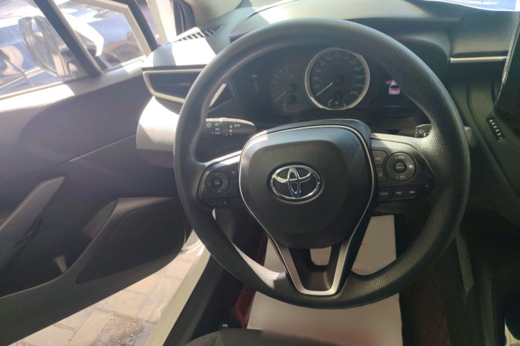 丰田 卡罗拉 2019款 1.2T S-CVT GL先锋版局部细节9002