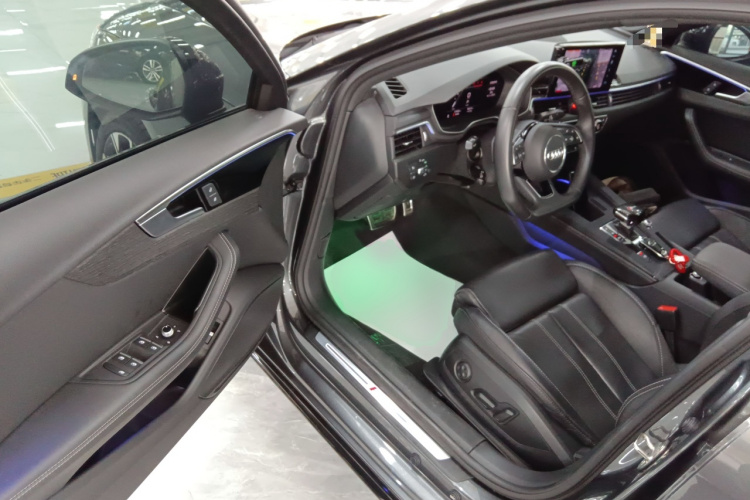 奥迪A4L 2023款 40 TFSI 豪华动感型中控内饰20