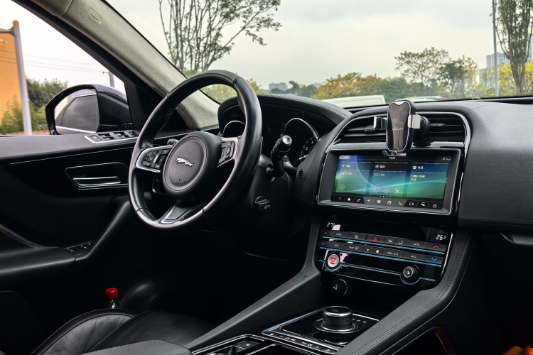 捷豹F-PACE 2020款 2.0T 都市尊享版中控内饰7011