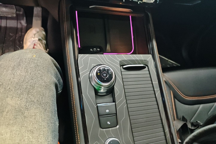 福特 探险者 2024款 2.3T EcoBoost 昆仑巅峰版 6座局部细节18