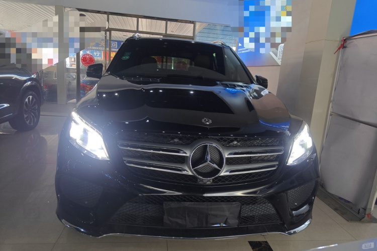 奔驰GLE 2017款 GLE 320 4MATIC 动感型车身外观2