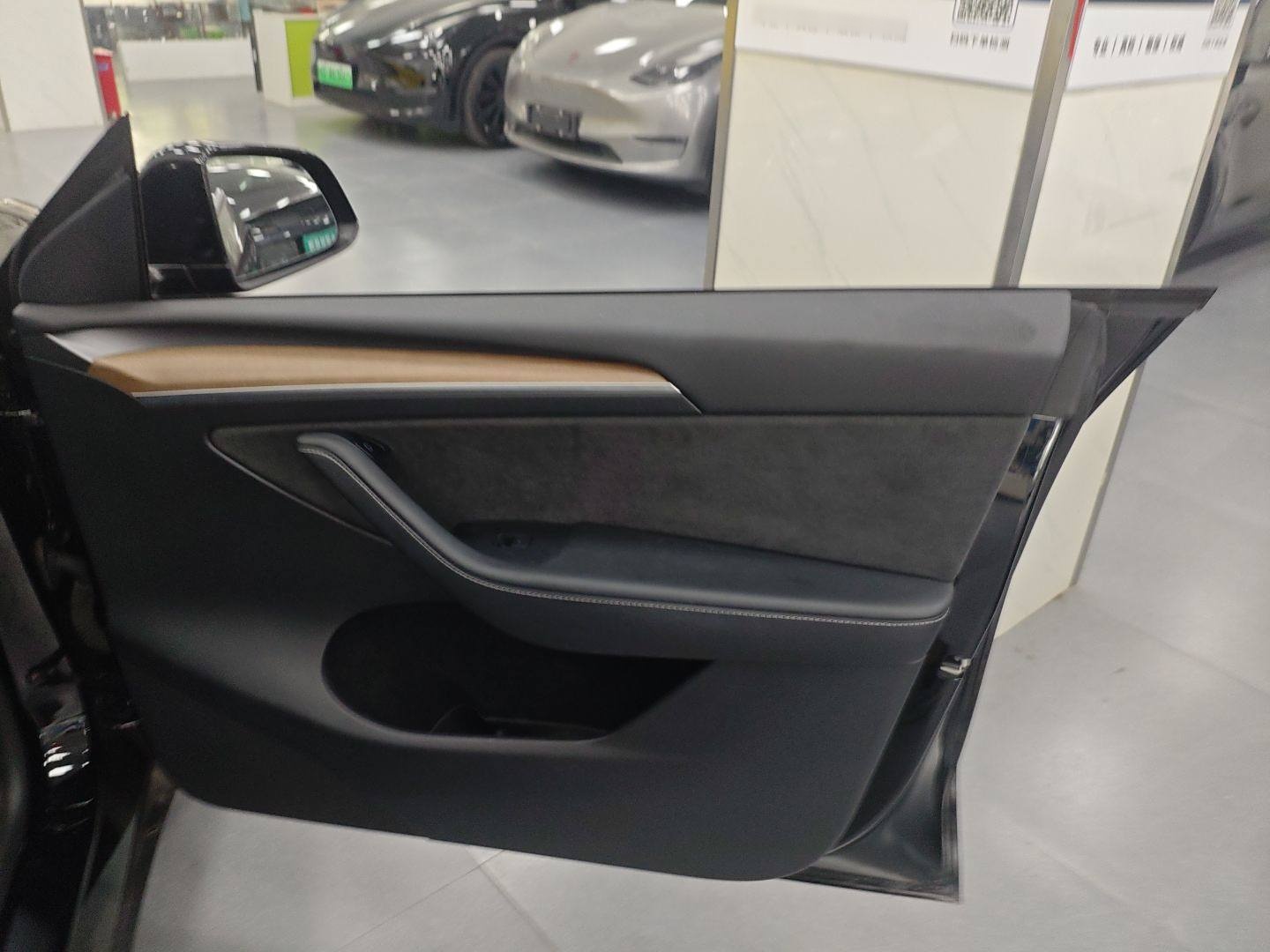 特斯拉 Model Y 2021款 标准续航后驱版