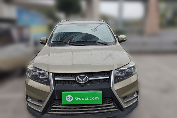 北汽幻速S3 2016款 S3L 1.5L 手动尊贵型车身外观2