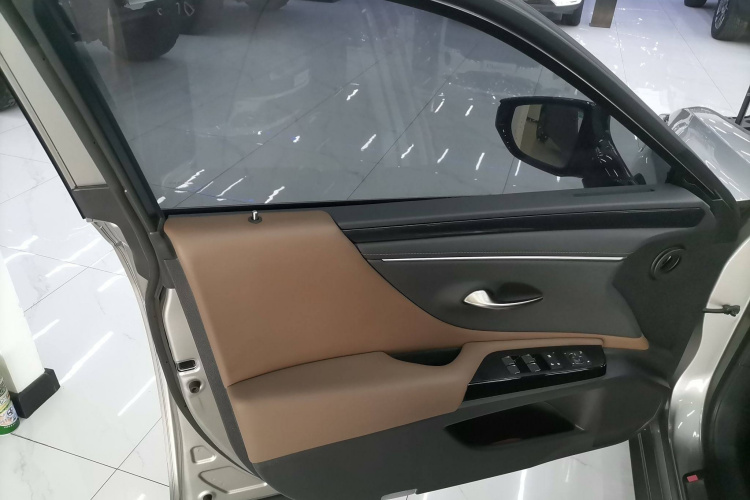 雷克萨斯ES 2022款 200 卓越版中控内饰7007