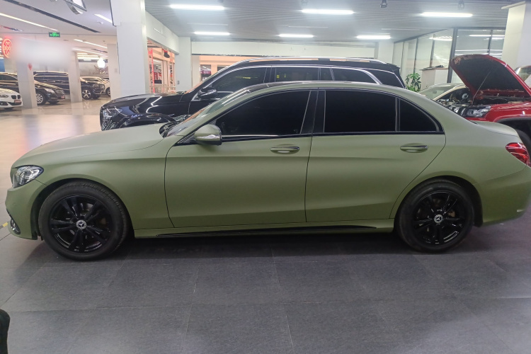 奔驰C级 2017款 改款 C 200 L 运动版车身外观4