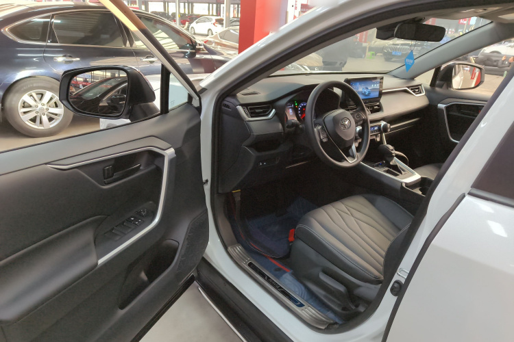 丰田 RAV4荣放 2023款 2.0L CVT两驱都市版中控内饰7003