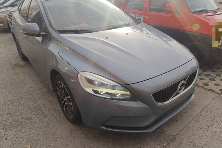 沃尔沃V40 2018款 T3 智逸版车身外观3