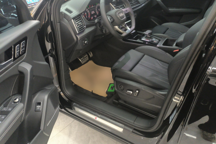 奥迪Q5L 2025款 45周年典藏版 45 TFSI 豪华动感型中控内饰20