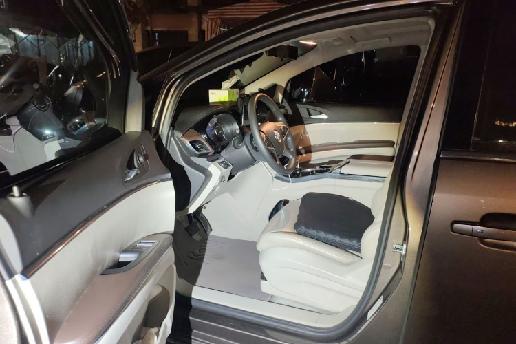 别克GL8 2023款 陆上公务舱 智享型中控内饰20