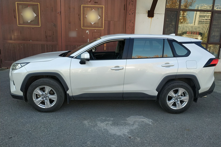 丰田 RAV4荣放 2023款 2.0L CVT两驱都市版车身外观6003