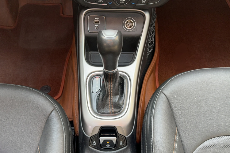 Jeep 指南者 2017款 200T 自动家享版局部细节18