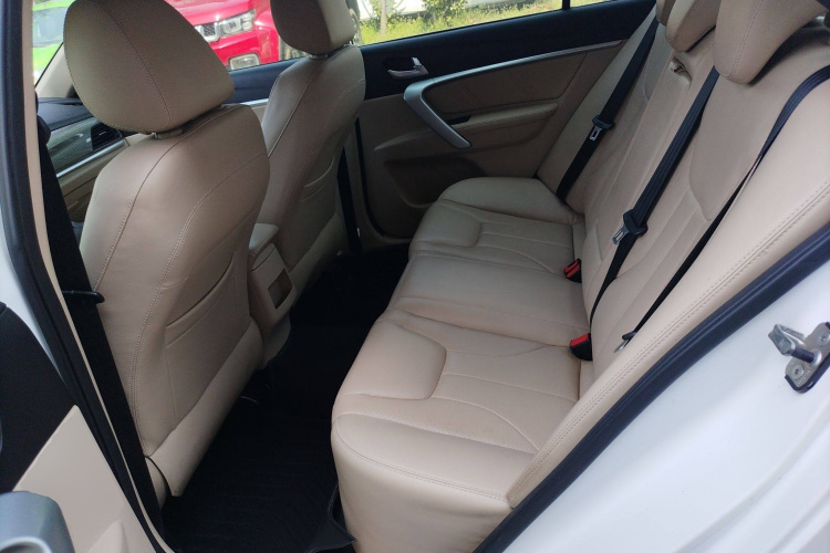 吉利汽车 帝豪 2017款 三厢百万款 1.5L 手动豪华型中控内饰7004