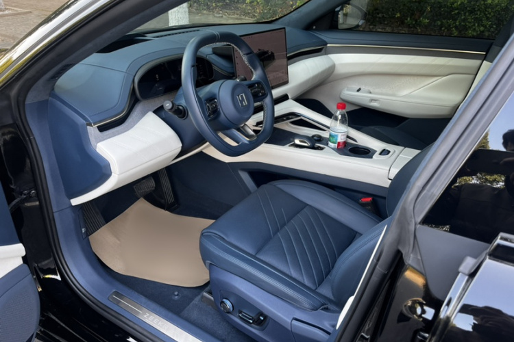 极氪001 2024款 WE版 100kWh 后驱中控内饰7003