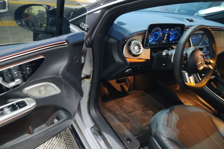 奔驰EQE 2022款 350 先锋版中控内饰7003