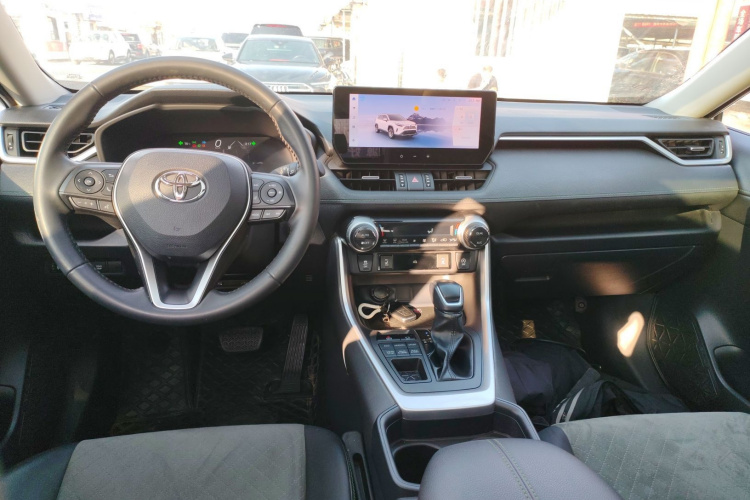 丰田 RAV4荣放 2023款 2.0L CVT四驱探险Plus版中控内饰7002
