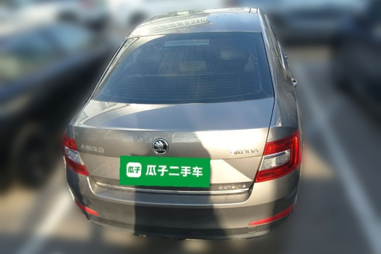 斯柯达 明锐 2015款 1.6L 自动逸俊版车身外观6