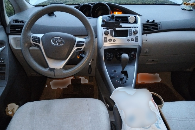 丰田 逸致 2014款 星耀 180E CVT精英版中控内饰12