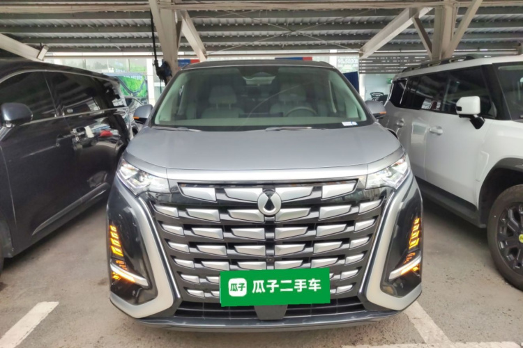 腾势D9 2022款 DM-i 1040 尊贵型车身外观2