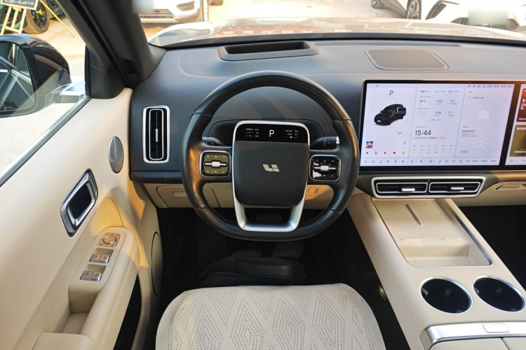 理想汽车 理想L8 2023款 Pro中控内饰13
