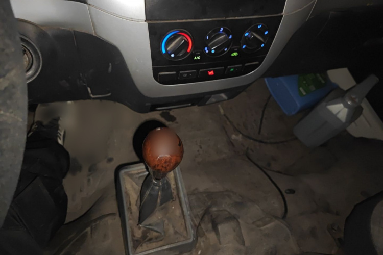 金龙 金威 2018款 2.0L商务系列4G20局部细节18