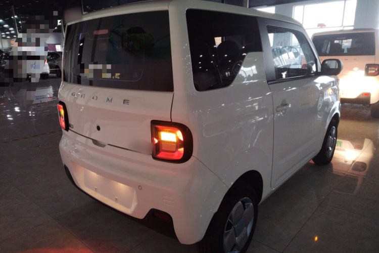 吉利银河 2023款 熊猫mini 200km 耐力熊车身外观7