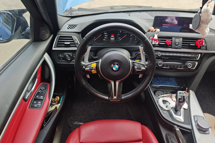 宝马3系 2019款 320i M运动曜夜版局部细节13