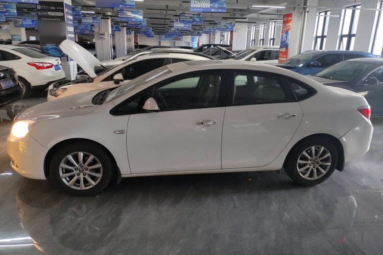 别克 英朗 2013款 GT 1.6L 自动时尚版车身外观4