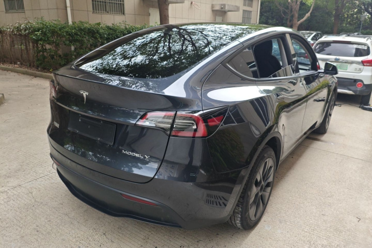 特斯拉 Model Y 2024款 长续航全轮驱动版车身外观7