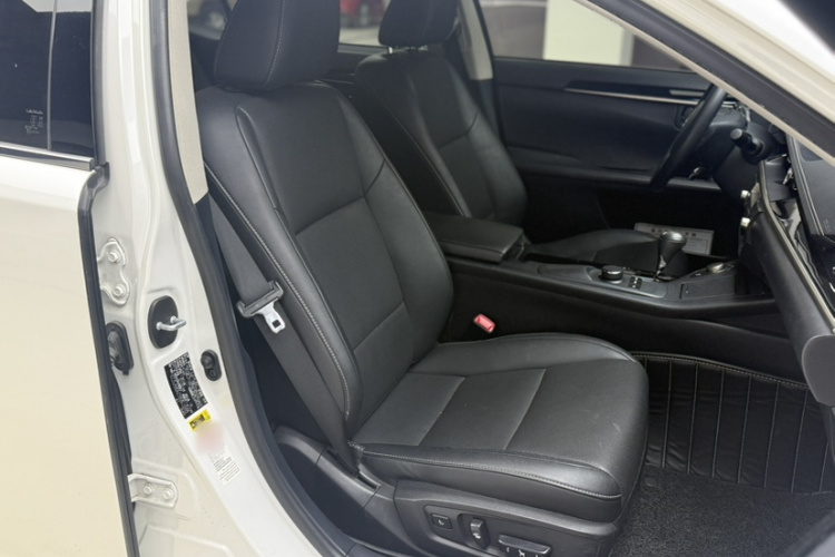 雷克萨斯ES 2014款 250 精英版局部细节41