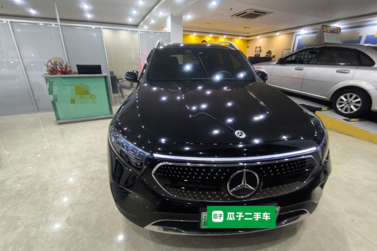 奔驰EQB 2022款 EQB 260车身外观2