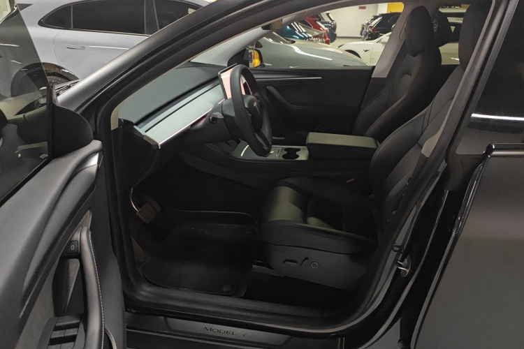 特斯拉 Model Y 2024款 后轮驱动版中控内饰19
