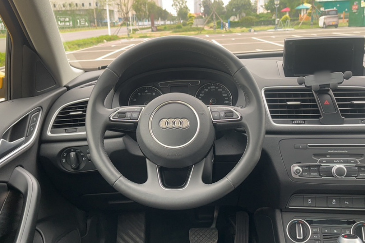 奥迪Q3 2018款 30周年年型 30 TFSI 时尚型局部细节13