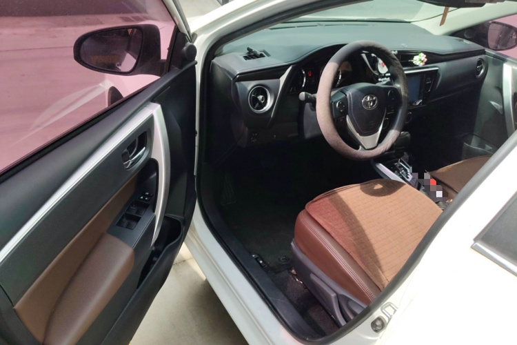 丰田 卡罗拉 2018款 1.2T S-CVT GL-i智辉版中控内饰20