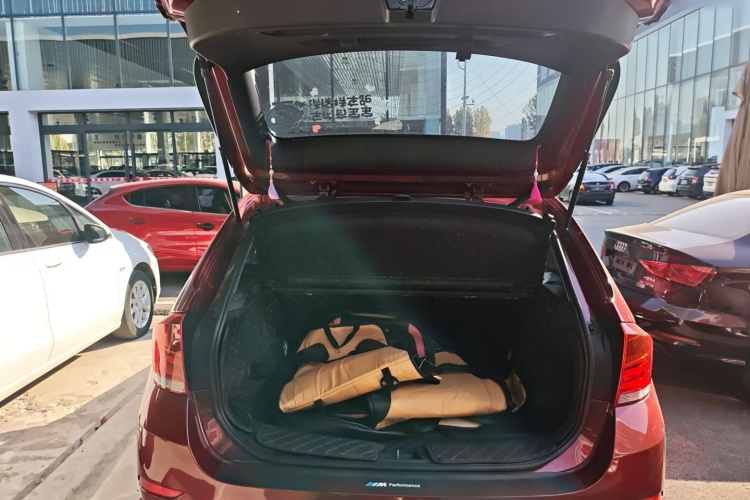 宝马X1 2014款 sDrive18i X设计套装机舱底盘23