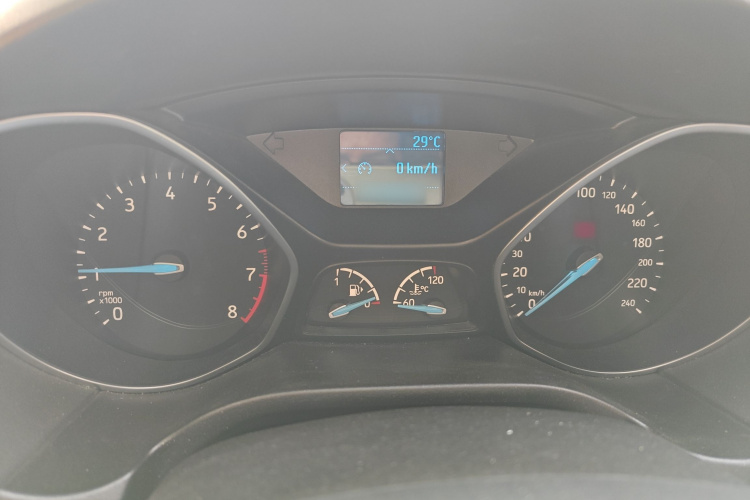 福特 福克斯 2017款 三厢 1.6L 手动风尚型智行版局部细节14