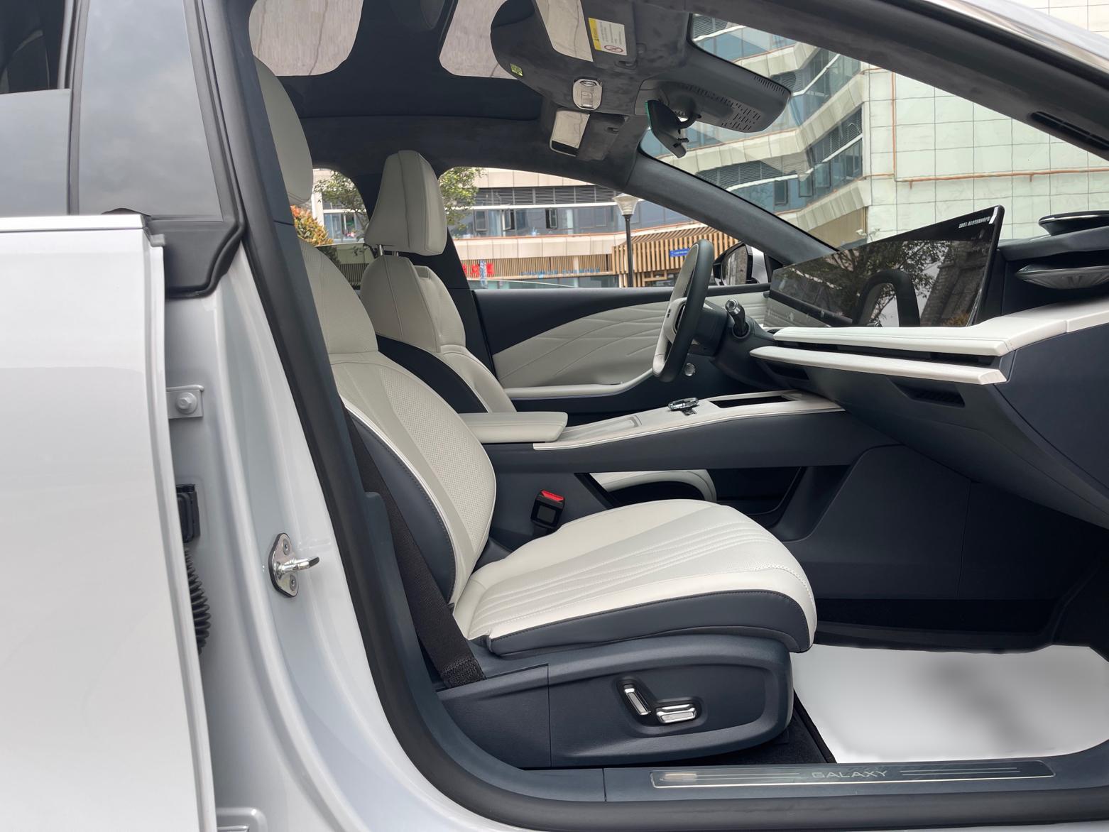 吉利银河 银河E8 2024款 665km 后驱星舰 远航版