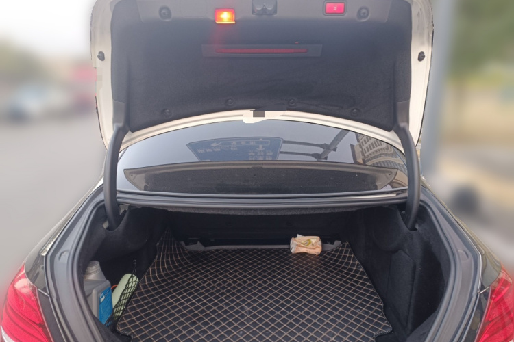 奔驰E级 2016款 E 300 L 时尚型中控内饰23