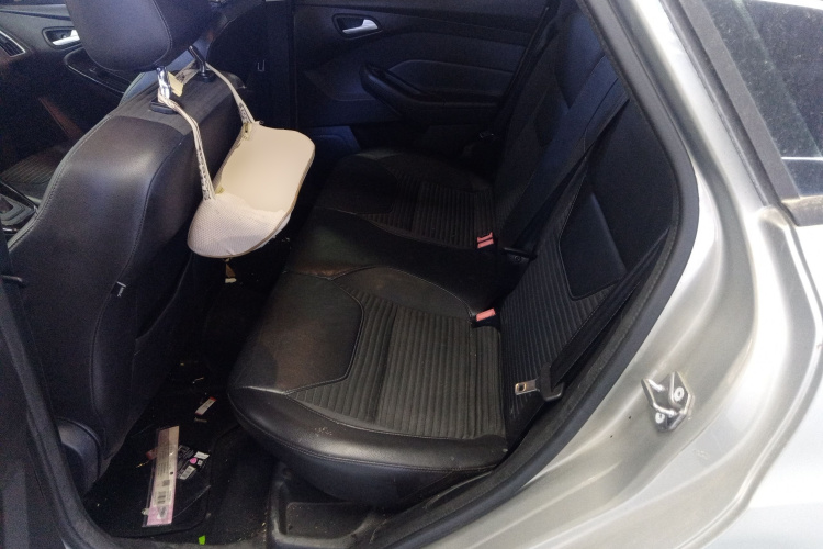 福特 福克斯 2015款 三厢 EcoBoost 125 自动超能风尚型中控内饰21