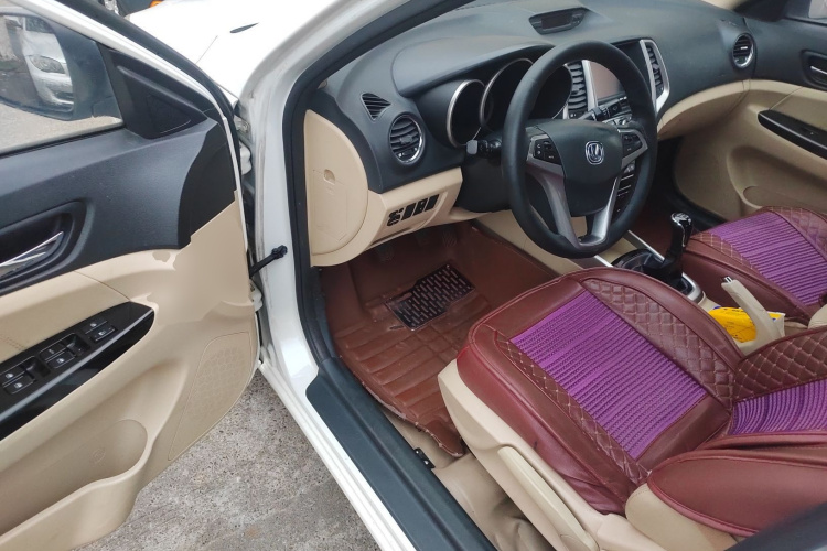 长安 逸动 2015款 1.6L 手动豪华型 国V中控内饰20