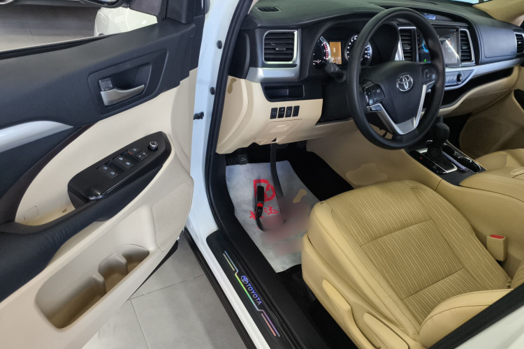 丰田 汉兰达 2021款 2.0T 两驱精英版 5座中控内饰20