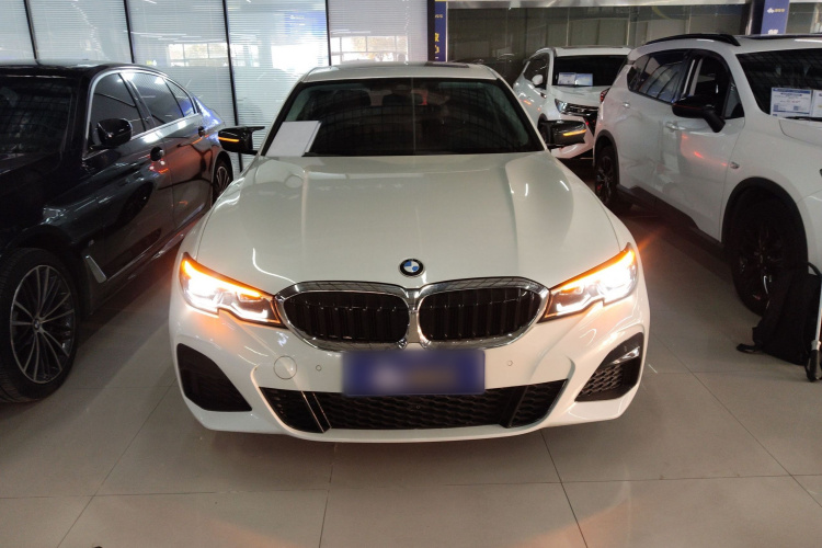 宝马3系 2021款 改款 325i M运动套装车身外观2