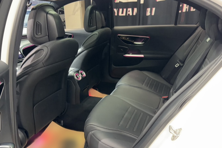 奔驰C级 2023款 C 260 L 运动版中控内饰7001