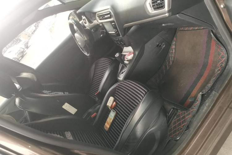 标致301 2014款 1.6L 自动舒适版局部细节41