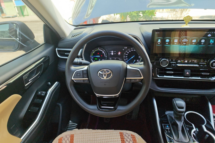 丰田 汉兰达 2023款 2.5L智能电混双擎四驱精英版 7座局部细节13