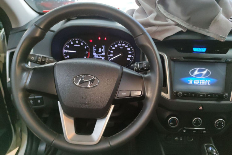 北京现代ix25 2015款 1.6L 自动两驱智能型GLS中控内饰12