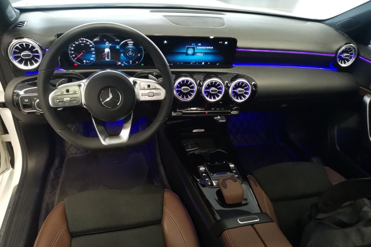 奔驰A级 2020款 改款 A 200 L 运动轿车时尚型中控内饰12