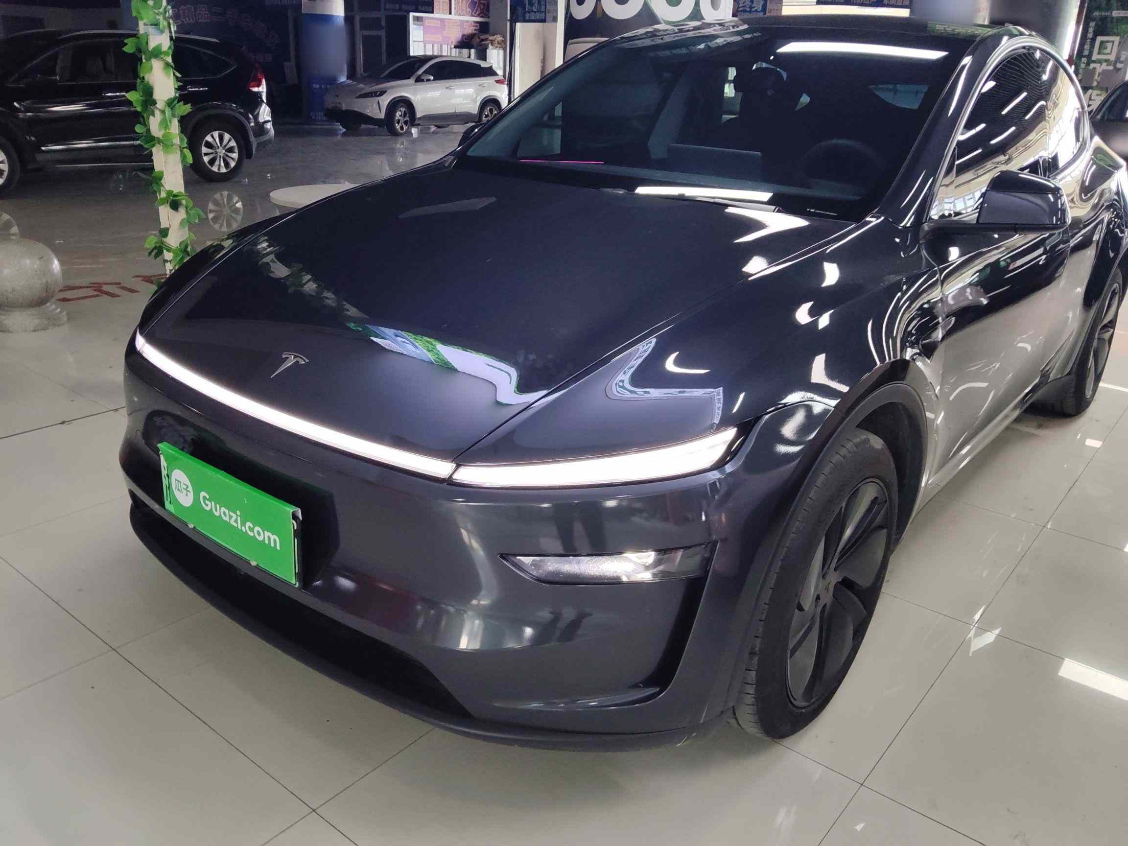 特斯拉 Model Y 2025款 后轮驱动版(2)