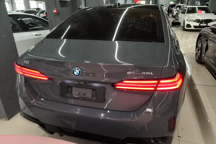 宝马i5 2024款 eDrive 35L 尊享型 M运动套装车身外观6004